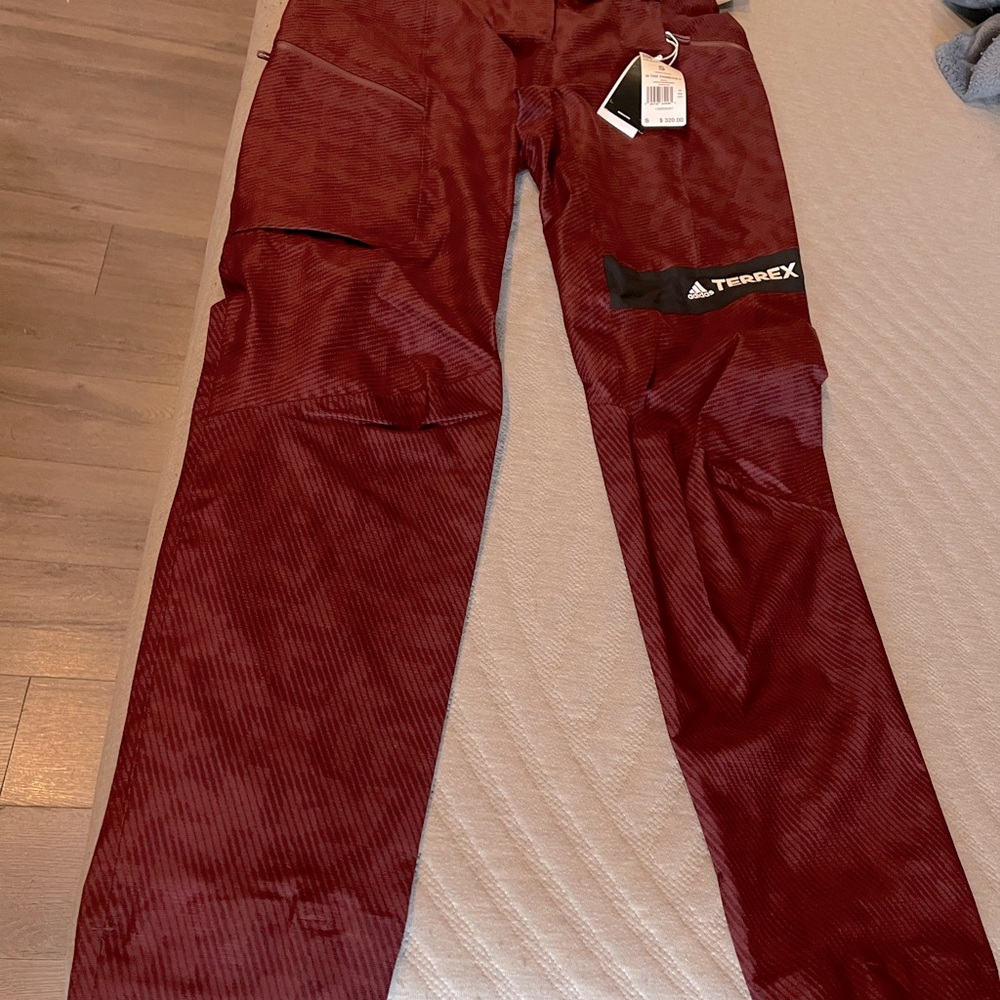 PANTS
HIKING SENDERISMO
shadow red. adidas TERREX